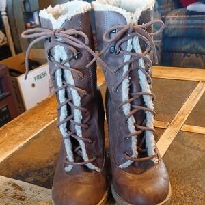 American Eagle Outfitters Brown Lace-Up Boots with Cozy Lining